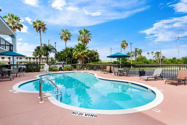 Best Western Lake Okeechobee image 1